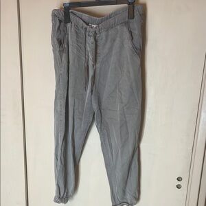On The Road women’s khaki / Gray Joggers size large - preowned